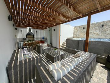 Vendo Casa Arquitectonica, Urb Los Huarangos