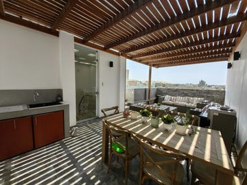 Vendo Casa Arquitectonica, Urb Los Huarangos