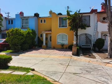 Casa a 5 min del Centro de Tepotzotlán, 3R, 1.5B, 2E, en Condominio Horizontal