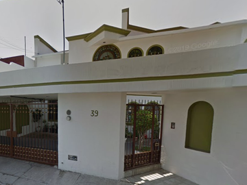 EN VENTA ESTA ATRACTIVA PROPIEDAD EN LOMAS DE QUERÈTARO, (REMATE BANCARIO)