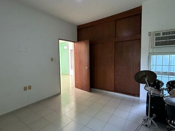 Depa grande con hermosa vista a unos pasos de orilla de rio y embarcadero junto al club de golf