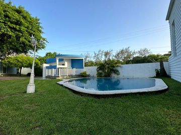 Depa grande con hermosa vista a unos pasos de orilla de rio y embarcadero junto al club de golf