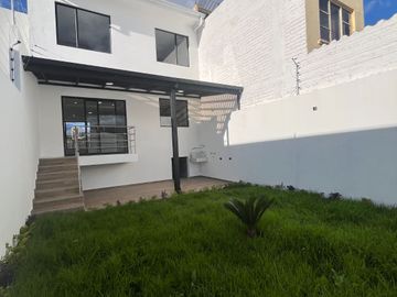 MODERNA VIVIENDA CON AMPLIA AREA VERDE DE VENTA, Sector Ricaurte L101