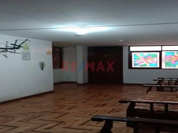 Vendo Casa 4 Pisos Zona Altamente Comercial - San Juan De Lurigancho