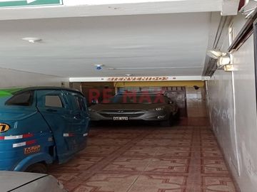 Vendo Casa 4 Pisos Zona Altamente Comercial - San Juan De Lurigancho