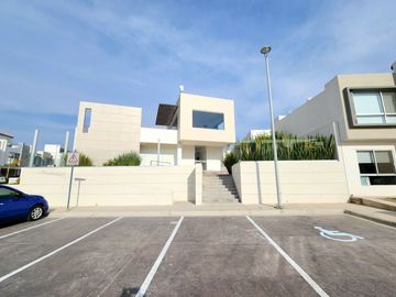 Casa en Venta. Paseo de Los Alcatraces 700, Zakia. El Marqués, Querétaro