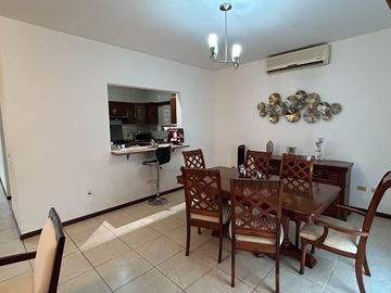 Casa en Venta en Cumbres Elite
