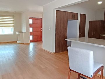 Moderna Residencia en SANTA FE JURIQUILLA, Condominio cerrado con acceso controlado, vigilancia 24 / 7, cámaras de videovigilancia.