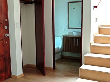 Moderna Residencia en SANTA FE JURIQUILLA, Condominio cerrado con acceso controlado, vigilancia 24 / 7, cámaras de videovigilancia.