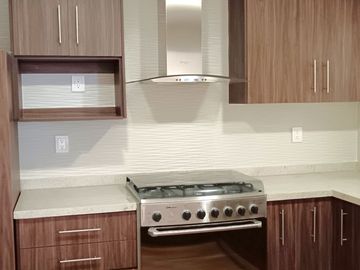 Moderna Residencia en SANTA FE JURIQUILLA, Condominio cerrado con acceso controlado, vigilancia 24 / 7, cámaras de videovigilancia.