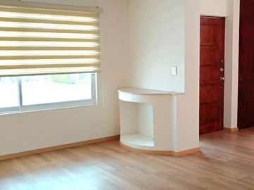 Moderna Residencia en SANTA FE JURIQUILLA, Condominio cerrado con acceso controlado, vigilancia 24 / 7, cámaras de videovigilancia.