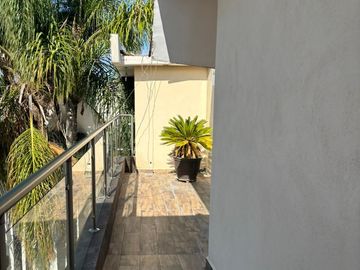 CASA EN VENTA, COLONIA JARDIN, SAN LUIS POTOSI, A UNOS PASOS DE PLAZA TANGAMANGA