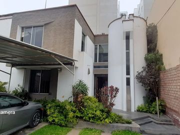 Linda casa, 312 m2, ideal vivienda o Proyecto, 4 dorms, 3 baños, 2 estac.