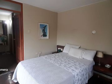 Linda casa, 312 m2, ideal vivienda o Proyecto, 4 dorms, 3 baños, 2 estac.