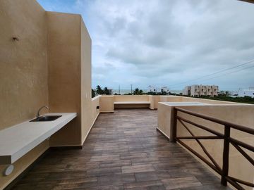 Casa con rooftop, alberca, a pasos del mar, en venta San Benito pre-construccion