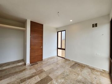 Casa con rooftop, alberca, a pasos del mar, en venta San Benito pre-construccion