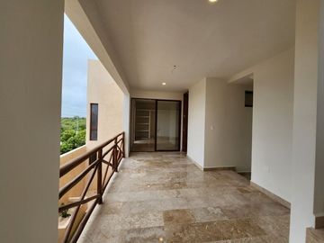 Casa con rooftop, alberca, a pasos del mar, en venta San Benito pre-construccion