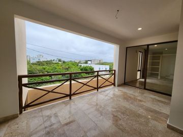 Casa con rooftop, alberca, a pasos del mar, en venta San Benito pre-construccion
