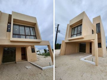 Casa con rooftop, alberca, a pasos del mar, en venta San Benito pre-construccion