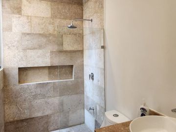 Casa con rooftop, alberca, a pasos del mar, en venta San Benito pre-construccion
