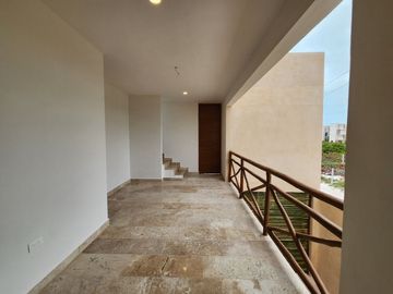 Casa con rooftop, alberca, a pasos del mar, en venta San Benito pre-construccion