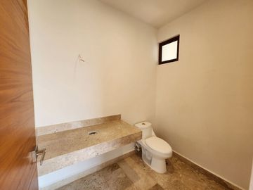 Casa con rooftop, alberca, a pasos del mar, en venta San Benito pre-construccion