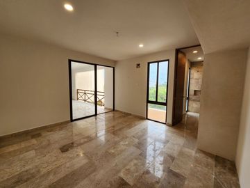 Casa con rooftop, alberca, a pasos del mar, en venta San Benito pre-construccion