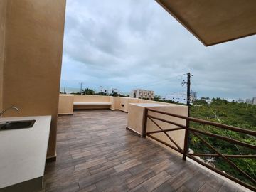Casa con rooftop, alberca, a pasos del mar, en venta San Benito pre-construccion