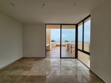 Casa con rooftop, alberca, a pasos del mar, en venta San Benito pre-construccion