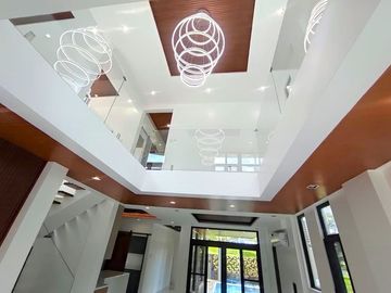 With Pool 2Storey Semi-Furnished Single Retirement House and Lot For Sale in Tagaytay