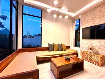 STUNNING INCOME GENERATING HOUSE FOR SALE IN AMADEO TAGAYTAY