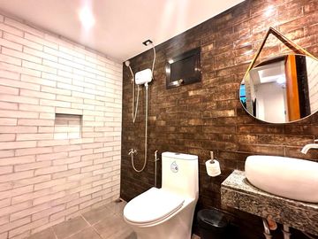 STUNNING INCOME GENERATING HOUSE FOR SALE IN AMADEO TAGAYTAY