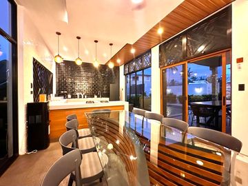 STUNNING INCOME GENERATING HOUSE FOR SALE IN AMADEO TAGAYTAY