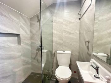 SEMI FURNISHED HOUSE FOR SALE NEAR AIRPORT