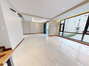 5BR Townhouse for Sale in Paranaque City