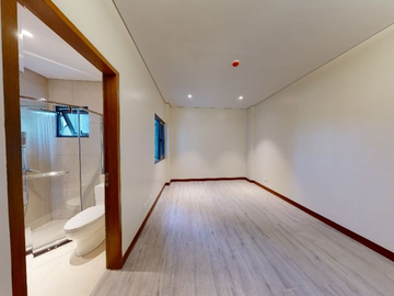 5BR Townhouse for Sale in Paranaque City