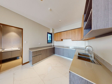 5BR Townhouse for Sale in Paranaque City