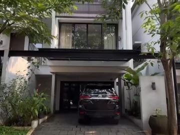 Dijual Rumah di Serenia Hills, Lebak Bulus 3 Lantai Cluster Quantum LT 250