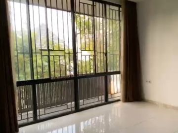 Dijual Rumah di Serenia Hills, Lebak Bulus 3 Lantai Cluster Quantum LT 250