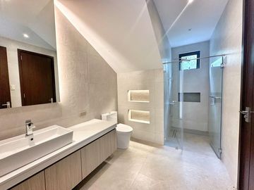 FOR SALE STUNNING BRAND NEW HOUSE FOR SALE IN BF HOMES