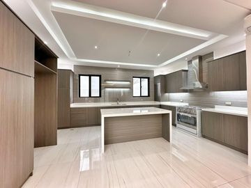 FOR SALE STUNNING BRAND NEW HOUSE FOR SALE IN BF HOMES