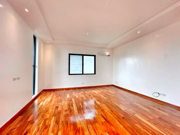 FOR SALE STUNNING BRAND NEW HOUSE FOR SALE IN BF HOMES
