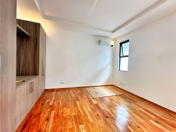 FOR SALE STUNNING BRAND NEW HOUSE FOR SALE IN BF HOMES