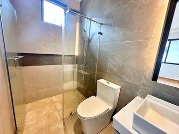 FOR SALE STUNNING BRAND NEW HOUSE FOR SALE IN BF HOMES