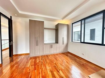 FOR SALE STUNNING BRAND NEW HOUSE FOR SALE IN BF HOMES