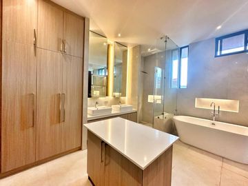 FOR SALE STUNNING BRAND NEW HOUSE FOR SALE IN BF HOMES
