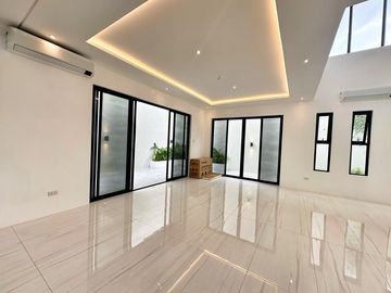 FOR SALE STUNNING BRAND NEW HOUSE FOR SALE IN BF HOMES