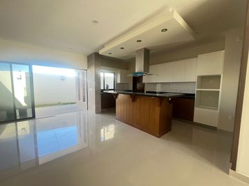 ESPECTACULAR CASA EN VENTA EN MAZATLAN SECTOR CERRITOS (MARALTO RESIDENCIAL) 4 RECAMARAS, A SOLO 200 MTS DEL MAR, PRIVADA CON ALBERCA