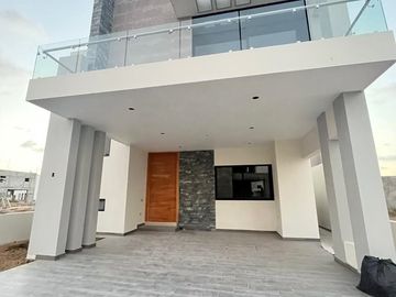 ESPECTACULAR CASA EN VENTA EN MAZATLAN SECTOR CERRITOS (MARALTO RESIDENCIAL) 4 RECAMARAS, A SOLO 200 MTS DEL MAR, PRIVADA CON ALBERCA