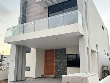 ESPECTACULAR CASA EN VENTA EN MAZATLAN SECTOR CERRITOS (MARALTO RESIDENCIAL) 4 RECAMARAS, A SOLO 200 MTS DEL MAR, PRIVADA CON ALBERCA